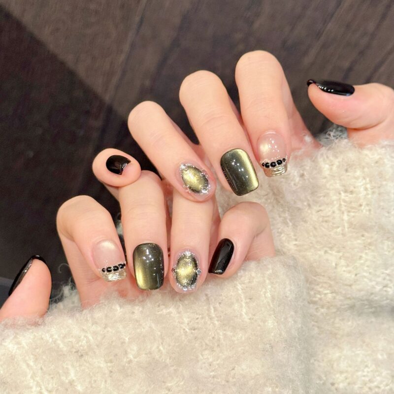主图-07 Light Luxury Edgy & Sleek Dark Green Gradient Sparkly Nude Pink Rhinestone Press-On Nails