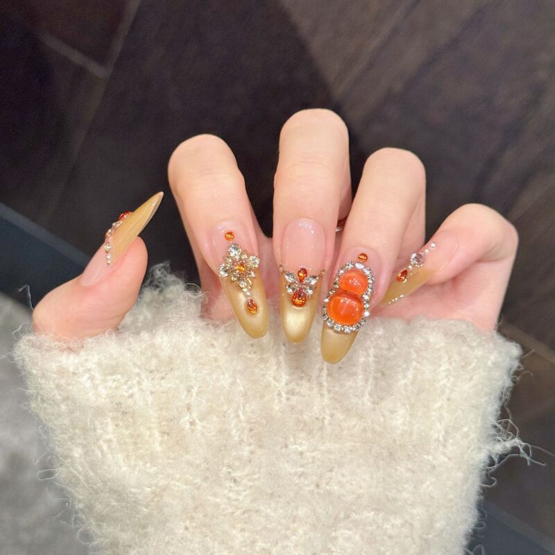 Luxurious 3D Stereoscopic Gourd Rhinestone-embellished Champagne Gradient Color Press-On Nails