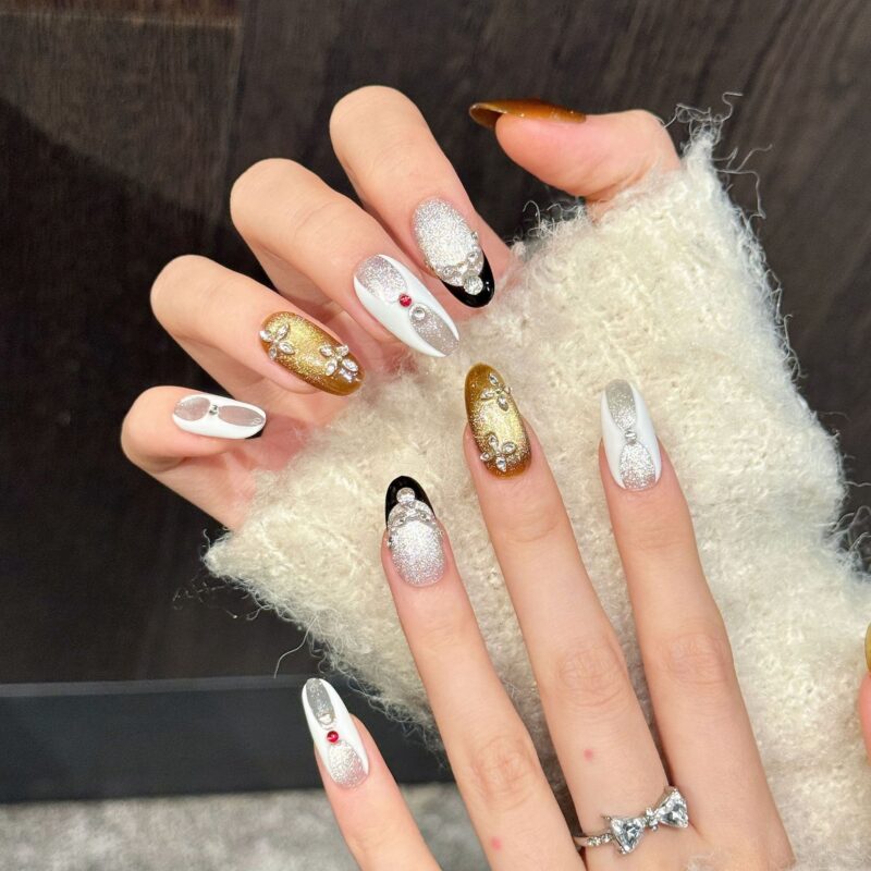 French Gold White Glitter Red Rhinestone Light Luxury Medium Oval Press-On Nails