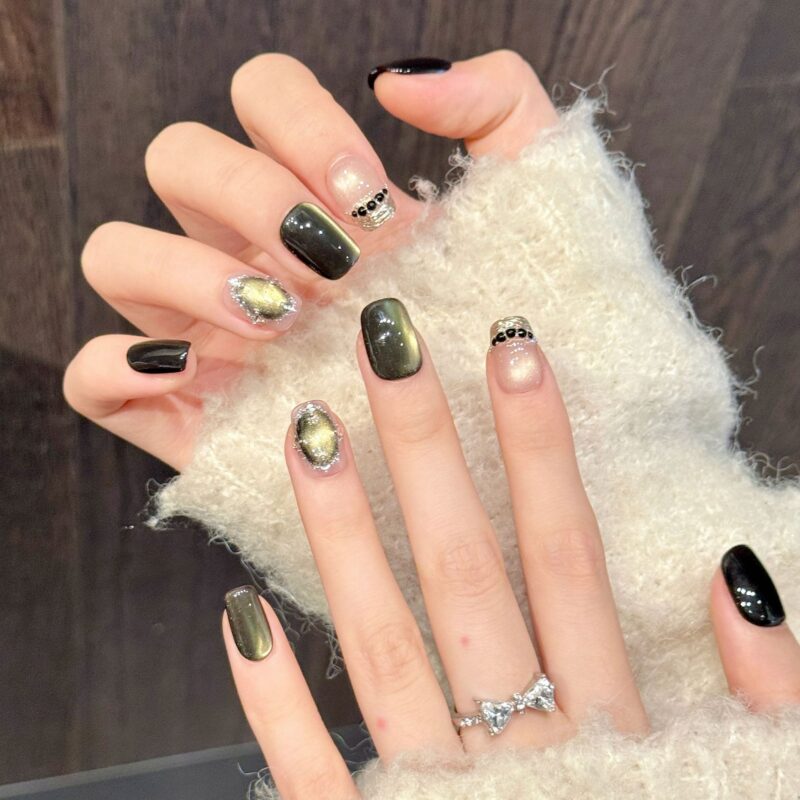 主图-08 Light Luxury Edgy & Sleek Dark Green Gradient Sparkly Nude Pink Rhinestone Press-On Nails