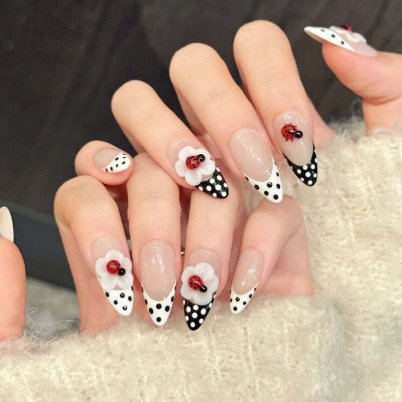 主图-08 French Style Polka Dot Ladybug Flower Cute Girly Style Press-On Nails