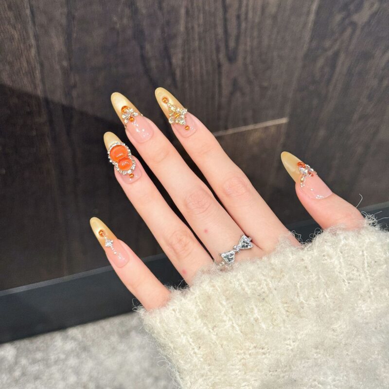 Luxurious 3D Stereoscopic Gourd Rhinestone-embellished Champagne Gradient Color Press-On Nails