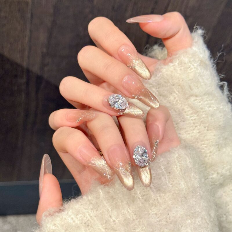 French Elegant Style Nude Brown Cat Eye Rhinestone-embellished Press-On Nails