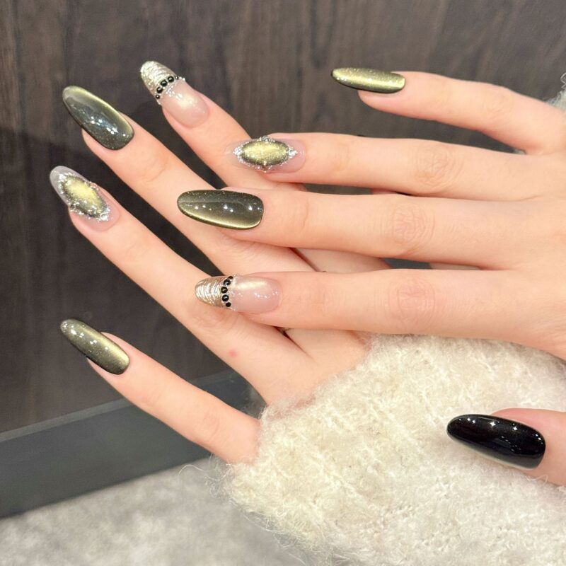 主图-09 Light Luxury Edgy & Sleek Dark Green Gradient Sparkly Nude Pink Rhinestone Press-On Nails